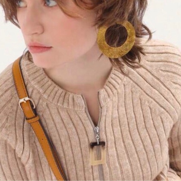 Oversized Flat Hoops - Picture 5 of 16